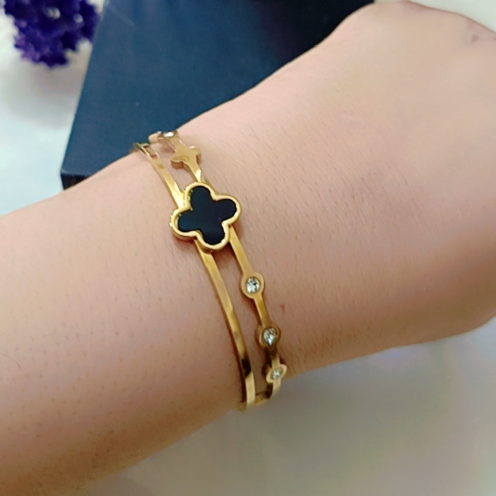 Black petal handcuff